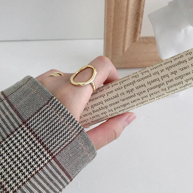 Anillo "Minimalist Halo"™: Óvalo Artístico en Plata 925