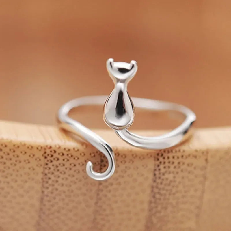 Anillo "Silueta Felina"™ en Plata 925: Elegancia y Minimalismo